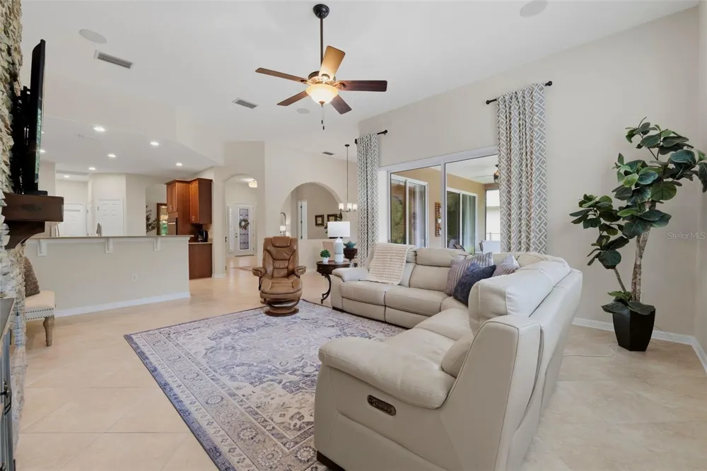 14828 MAN O WAR DRIVE Odessa, FL 33556