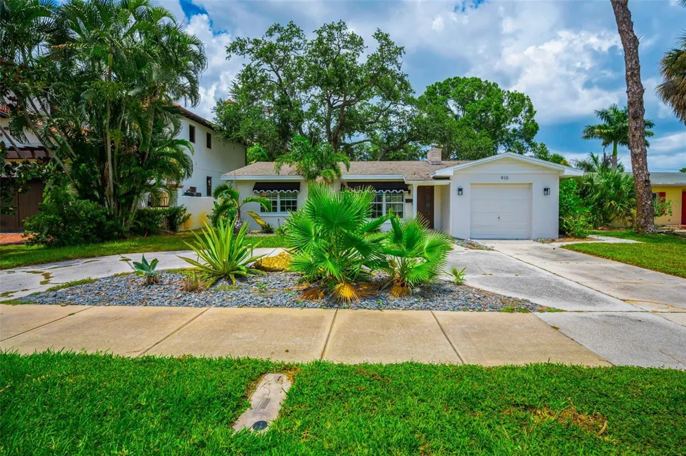 910 SNELL ISLE BOULEVARD NE St Petersburg, FL 33704