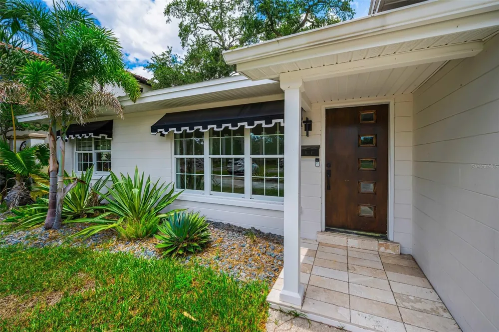 910 SNELL ISLE BOULEVARD NE St Petersburg, FL 33704