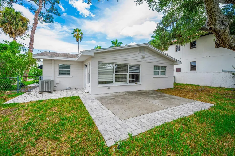 910 SNELL ISLE BOULEVARD NE St Petersburg, FL 33704