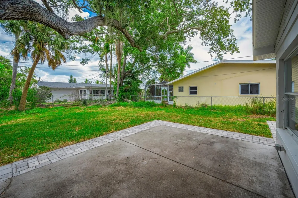 910 SNELL ISLE BOULEVARD NE St Petersburg, FL 33704
