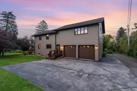 4 Lakeside Court