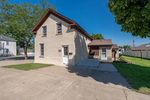 239 3rd Avenue W