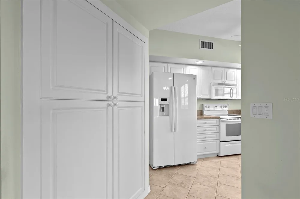 1200 COUNTRY CLUB DRIVE #1301 Largo, FL 33771