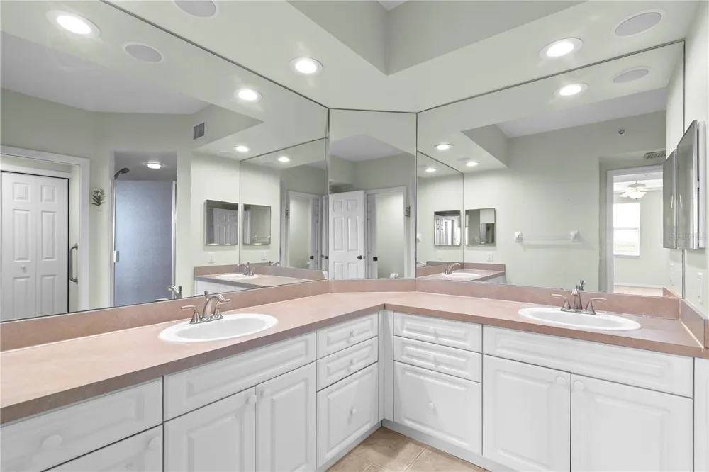 1200 COUNTRY CLUB DRIVE #1301 Largo, FL 33771