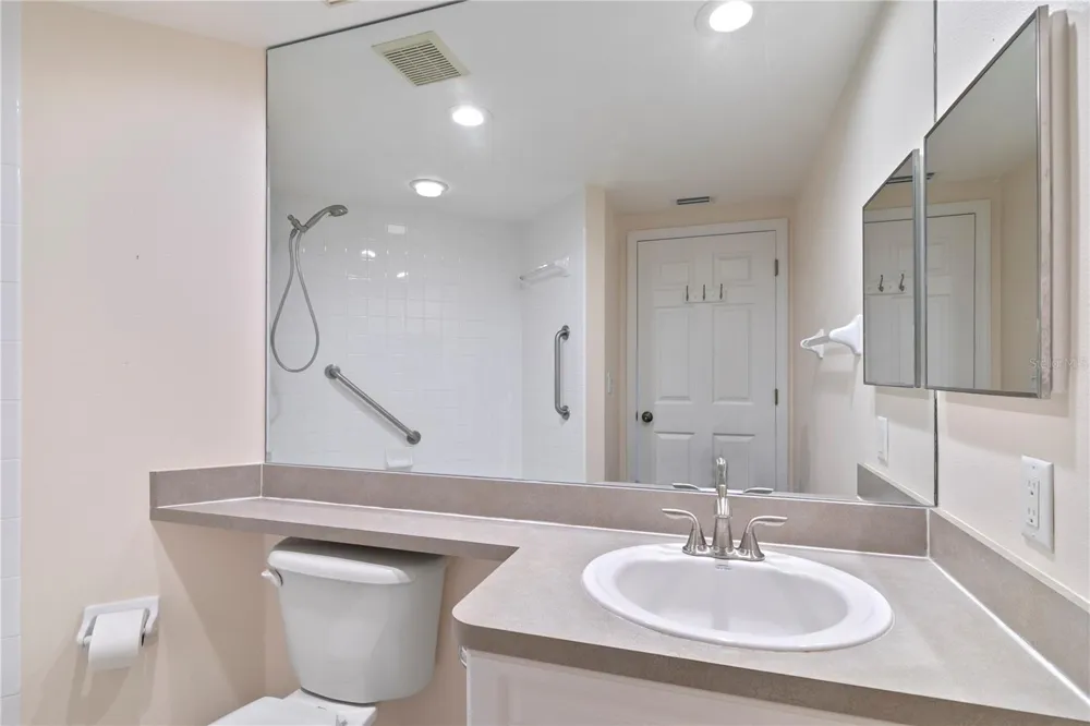 1200 COUNTRY CLUB DRIVE #1301 Largo, FL 33771