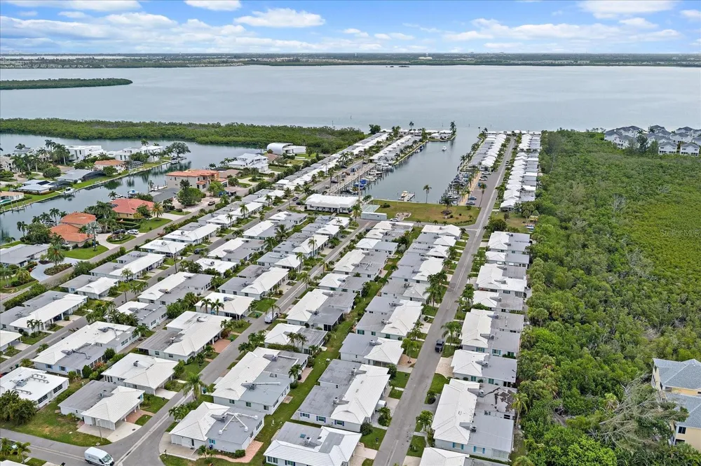 683 SPANISH DRIVE S #214 Longboat Key, FL 34228