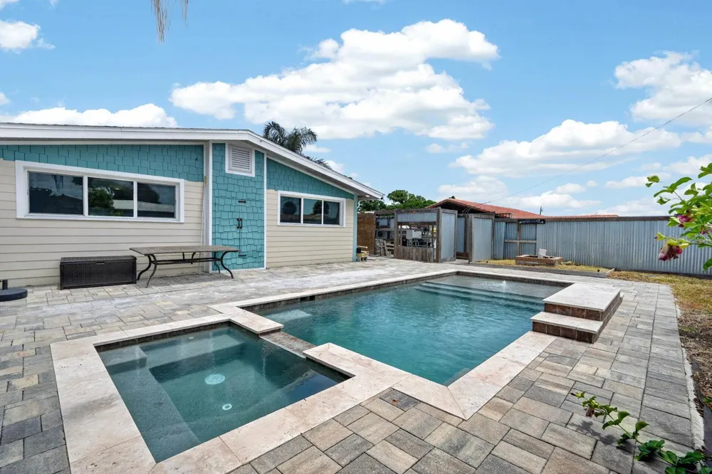 2071 S PENINSULA DRIVE Daytona Beach, FL 32118