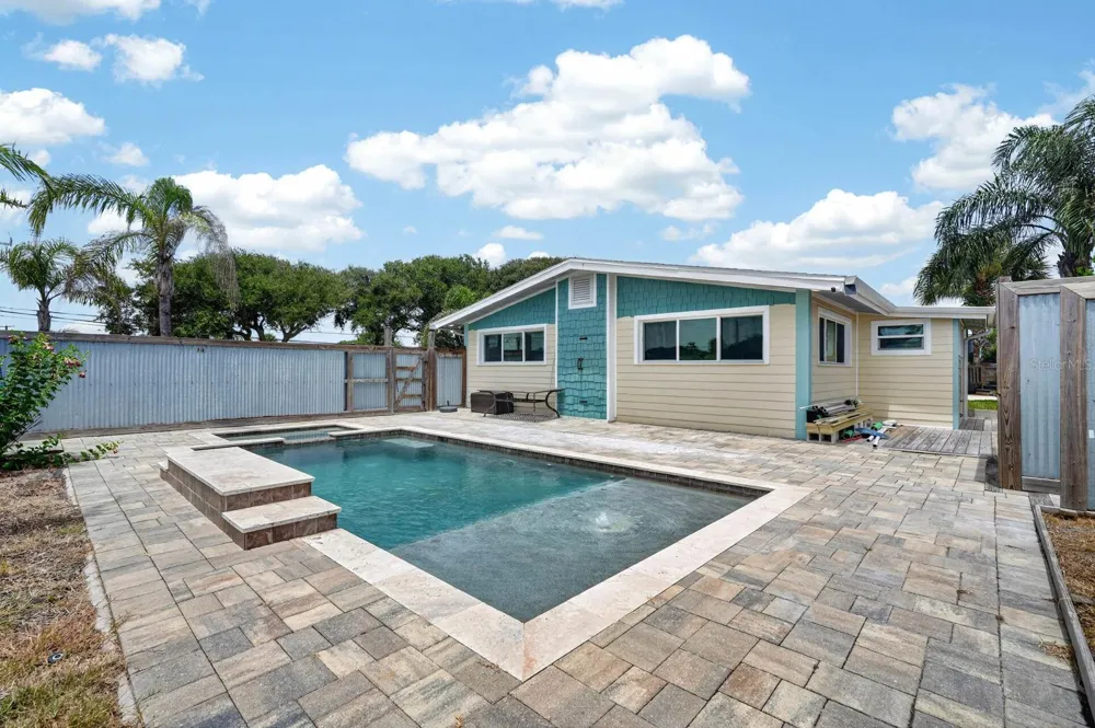 2071 S PENINSULA DRIVE Daytona Beach, FL 32118