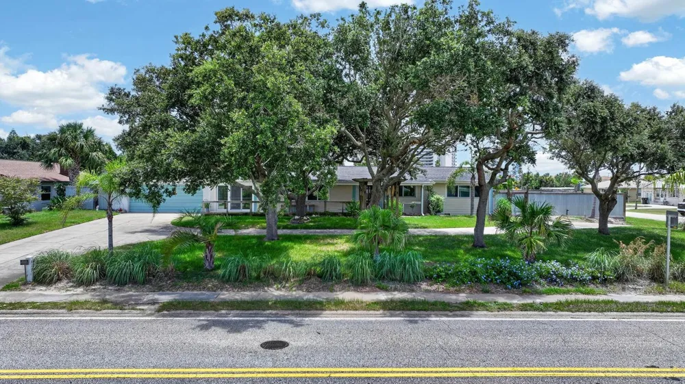 2071 S PENINSULA DRIVE Daytona Beach, FL 32118