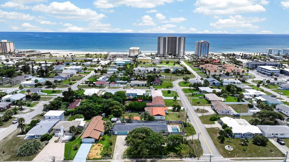 2071 S PENINSULA DRIVE Daytona Beach, FL 32118