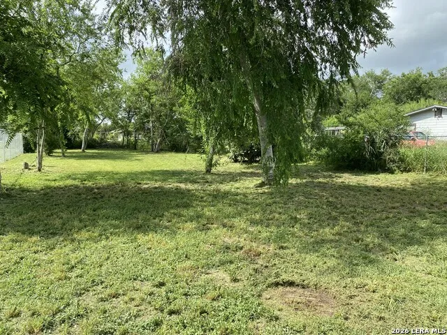 1405 W Springer Beeville, TX 78102