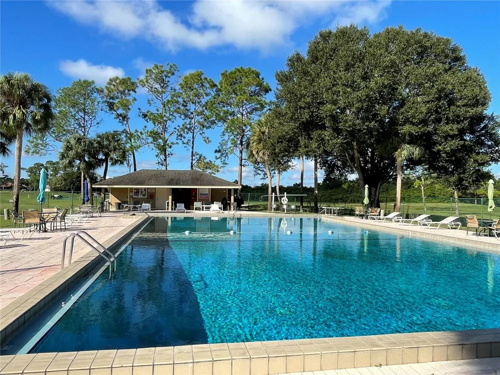 407 EAGLE POND DRIVE #407 Winter Haven, FL 33884