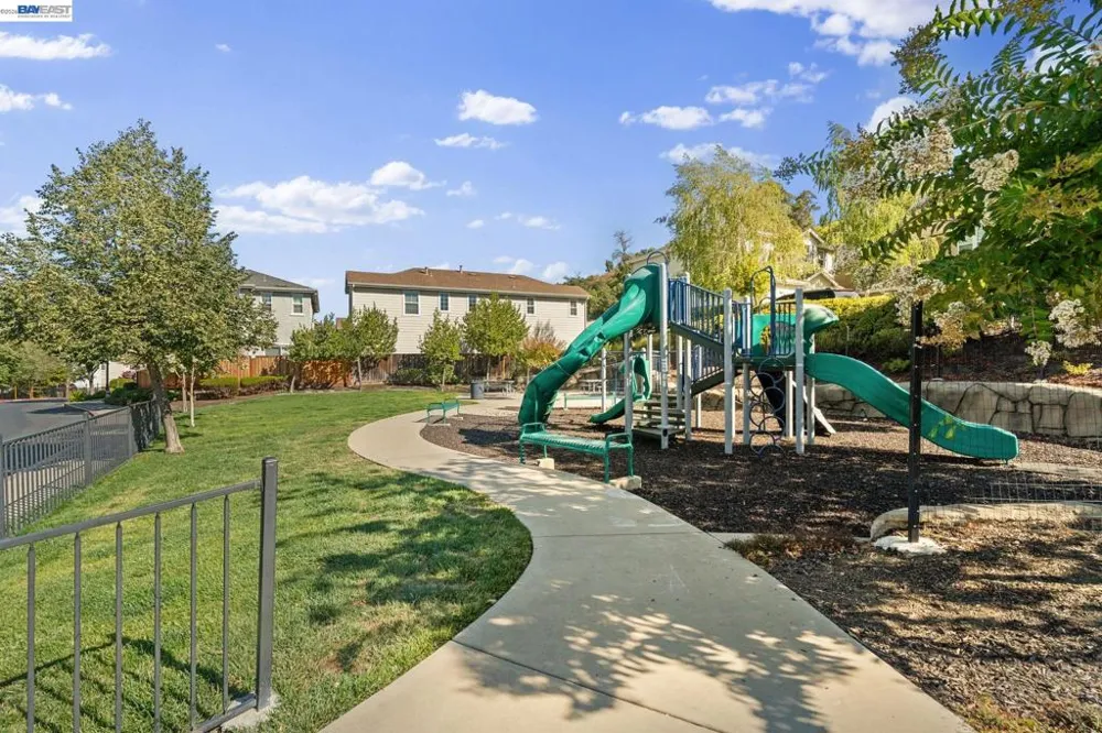 663 Falling Star Drive Martinez, CA 94553