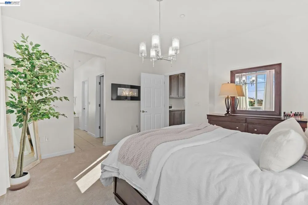 663 Falling Star Drive Martinez, CA 94553