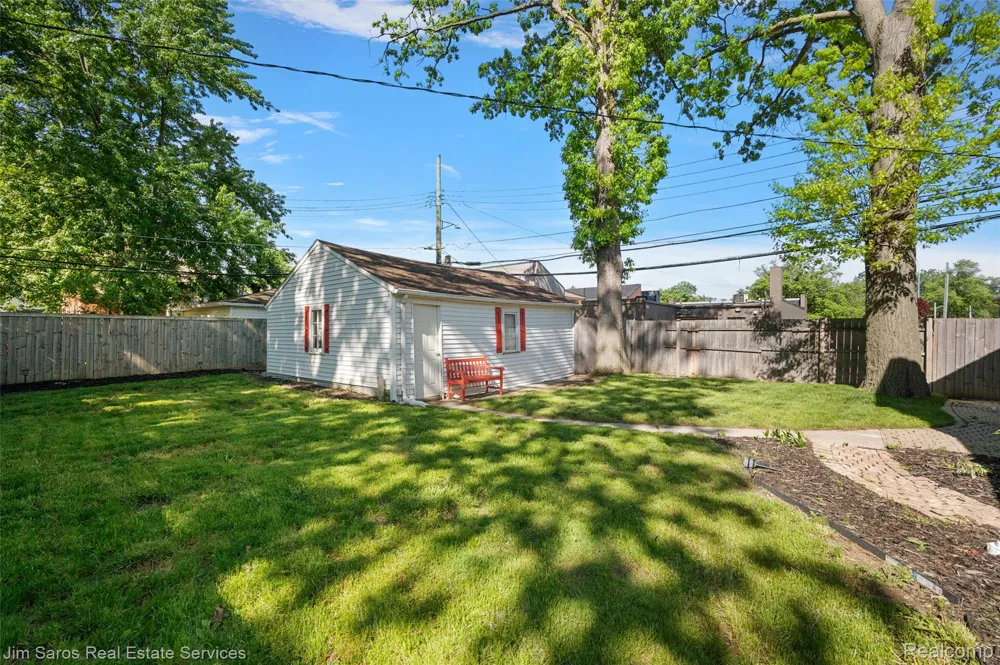 2371 Allard Avenue Grosse Pointe Woods City, MI 48236