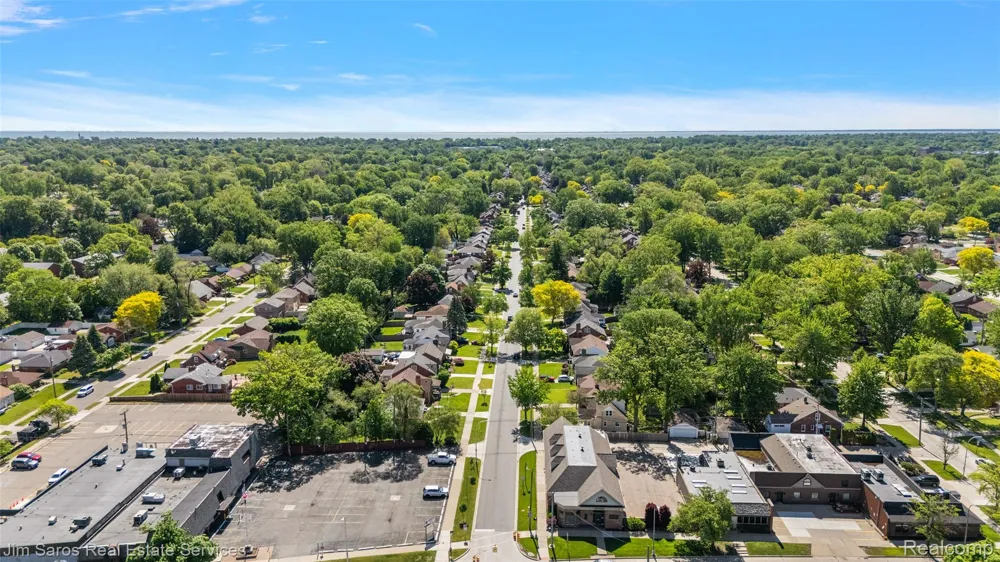 2371 Allard Avenue Grosse Pointe Woods City, MI 48236
