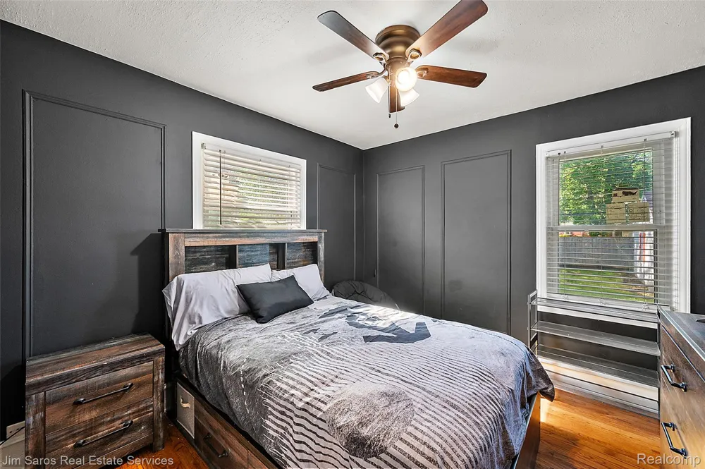 2371 Allard Avenue Grosse Pointe Woods City, MI 48236