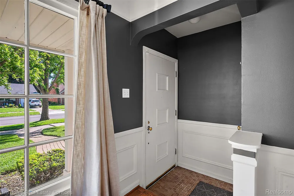 2371 Allard Avenue Grosse Pointe Woods City, MI 48236