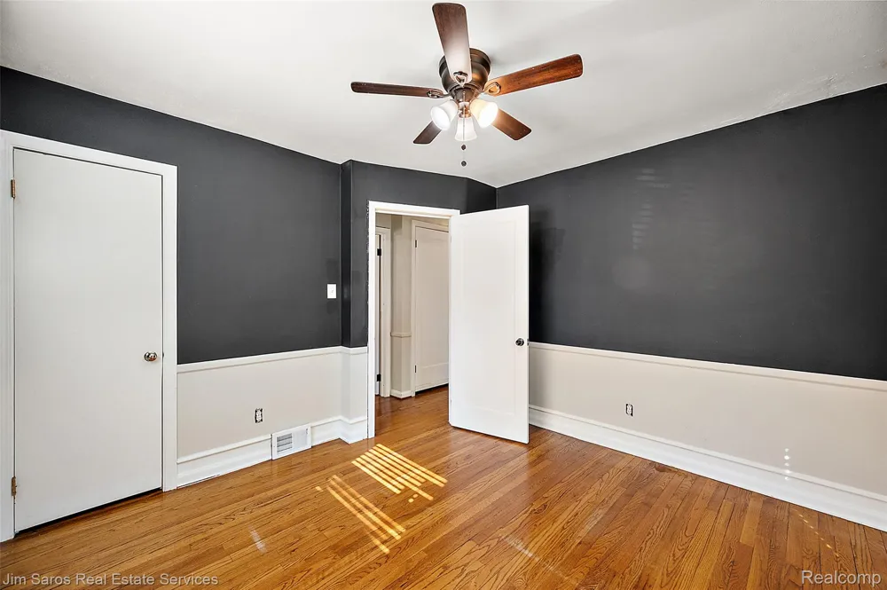 2371 Allard Avenue Grosse Pointe Woods City, MI 48236