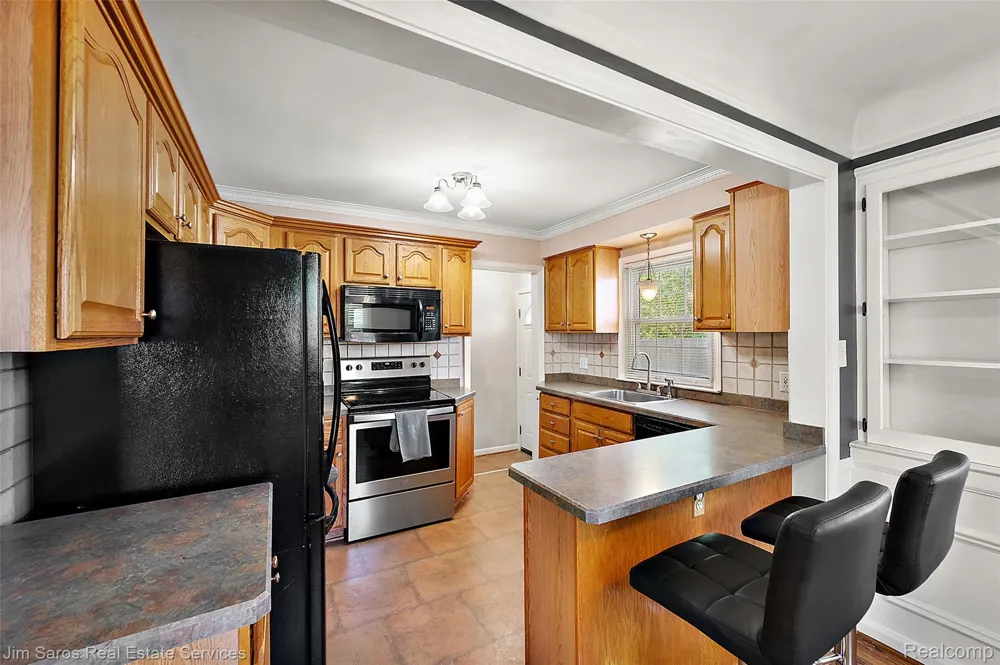 2371 Allard Avenue Grosse Pointe Woods City, MI 48236