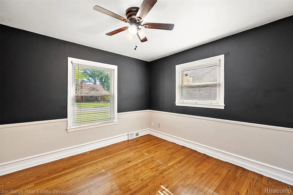 2371 Allard Avenue Grosse Pointe Woods City, MI 48236