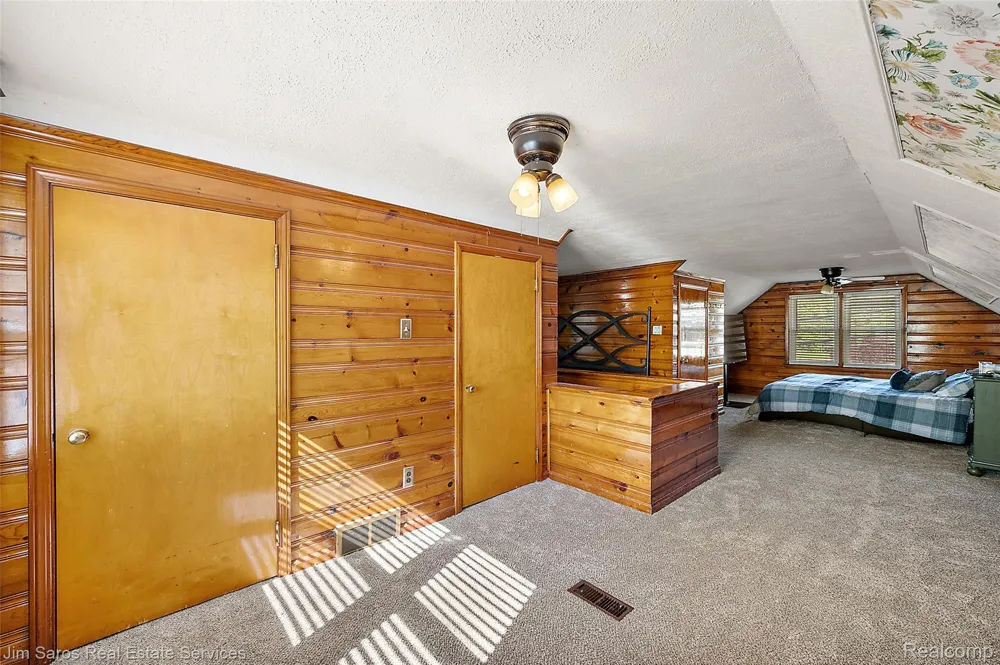 2371 Allard Avenue Grosse Pointe Woods City, MI 48236