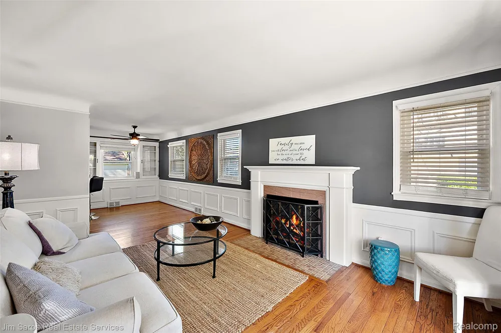 2371 Allard Avenue Grosse Pointe Woods City, MI 48236