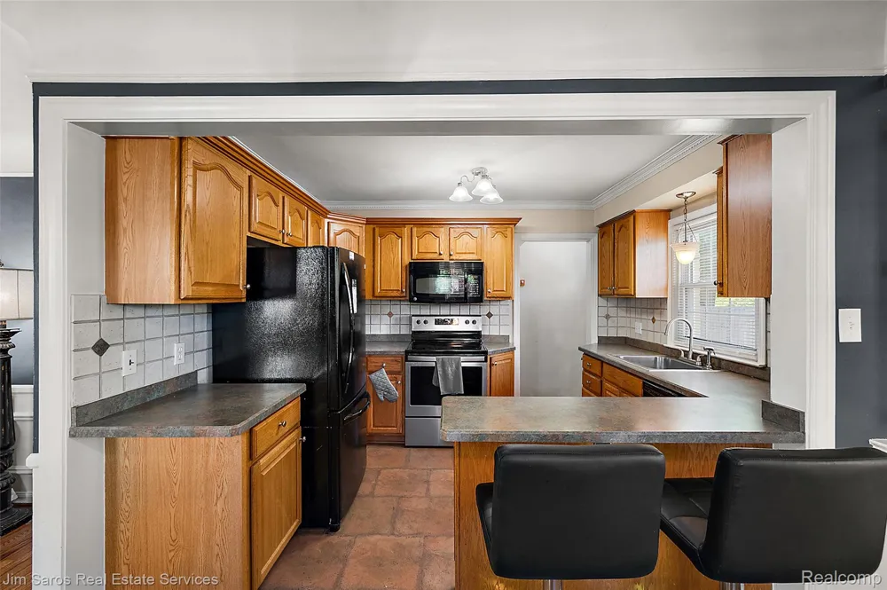 2371 Allard Avenue Grosse Pointe Woods City, MI 48236