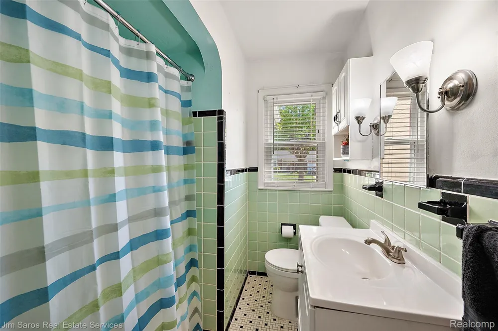2371 Allard Avenue Grosse Pointe Woods City, MI 48236