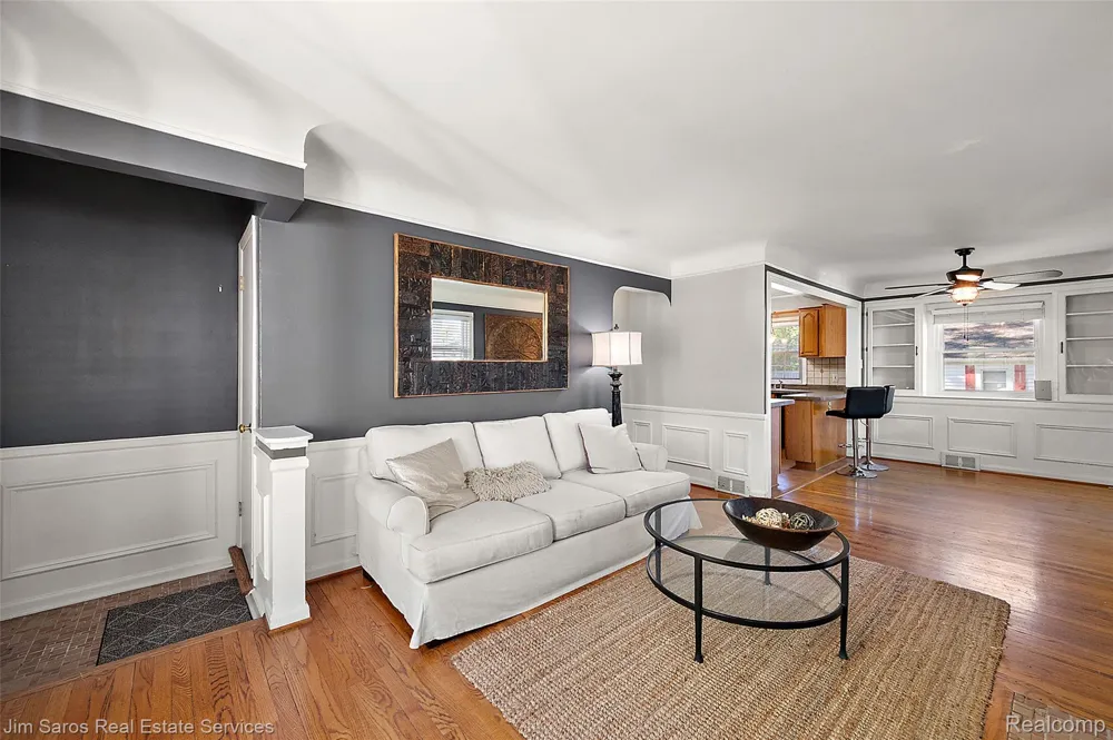 2371 Allard Avenue Grosse Pointe Woods City, MI 48236