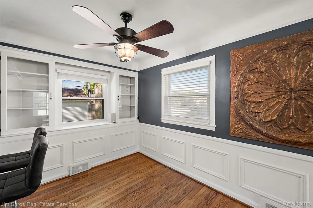 2371 Allard Avenue Grosse Pointe Woods City, MI 48236