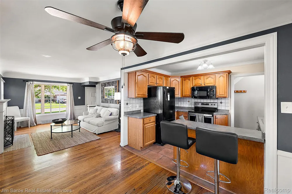 2371 Allard Avenue Grosse Pointe Woods City, MI 48236
