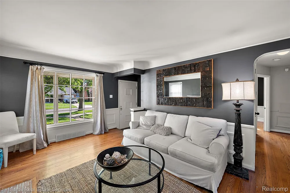 2371 Allard Avenue Grosse Pointe Woods City, MI 48236