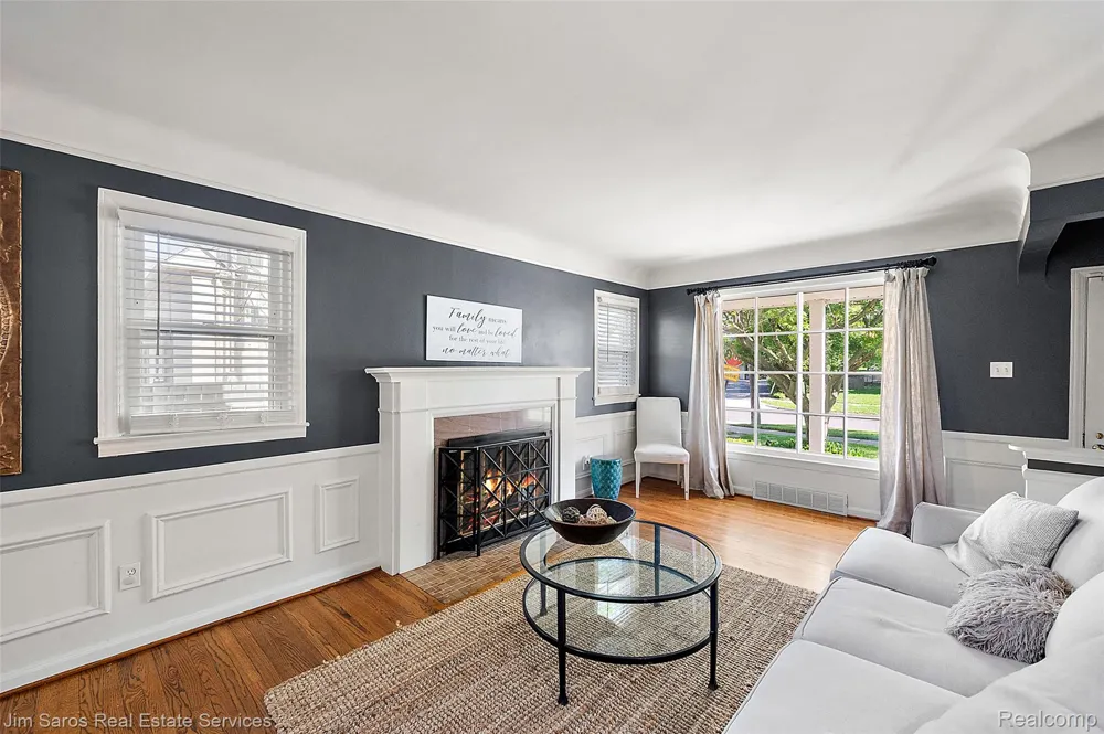2371 Allard Avenue Grosse Pointe Woods City, MI 48236