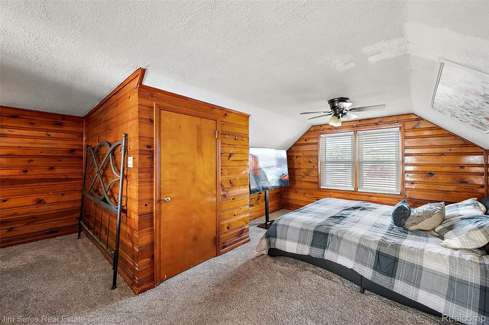 2371 Allard Avenue Grosse Pointe Woods City, MI 48236