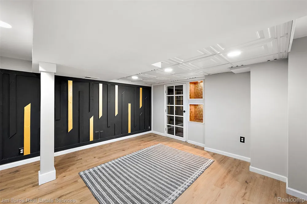 2371 Allard Avenue Grosse Pointe Woods City, MI 48236
