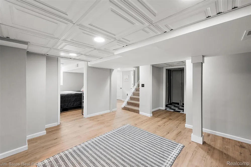 2371 Allard Avenue Grosse Pointe Woods City, MI 48236