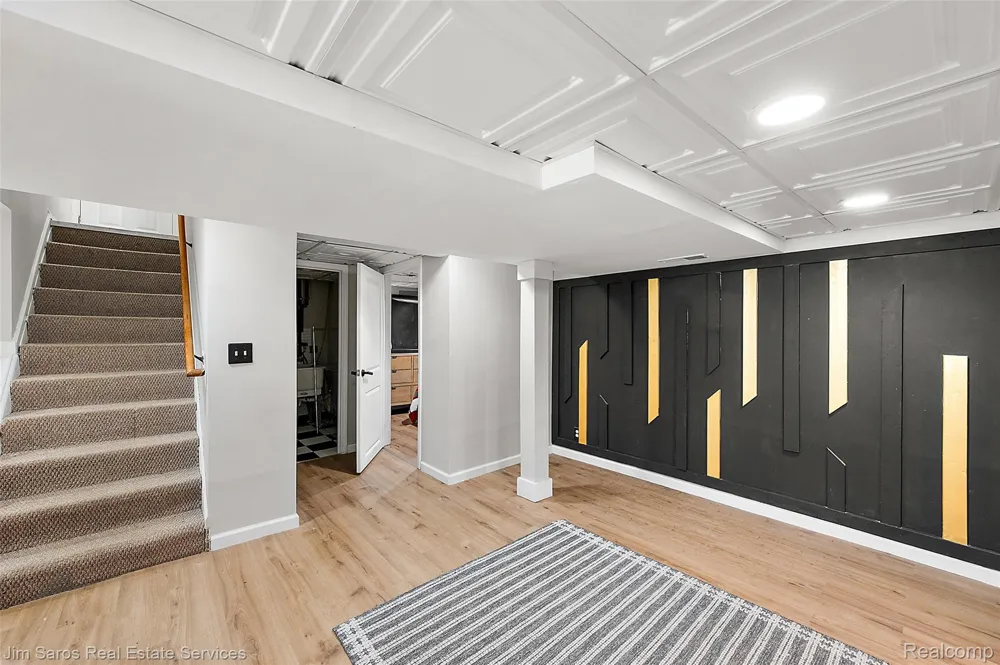 2371 Allard Avenue Grosse Pointe Woods City, MI 48236