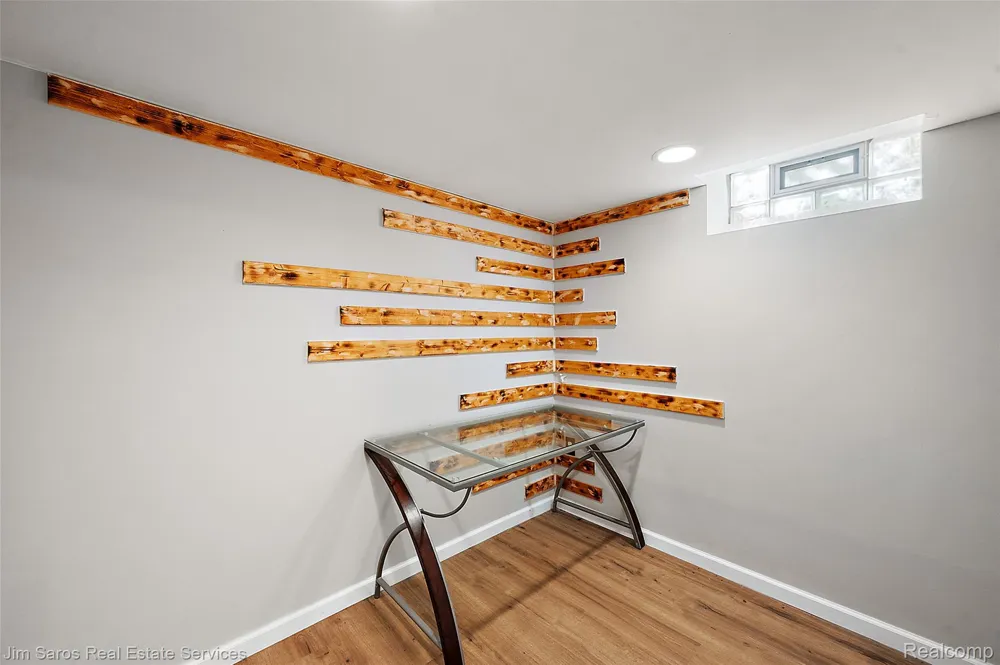 2371 Allard Avenue Grosse Pointe Woods City, MI 48236