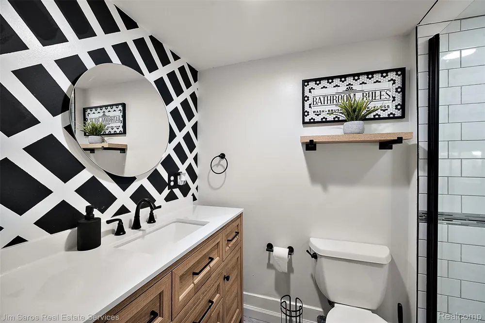2371 Allard Avenue Grosse Pointe Woods City, MI 48236