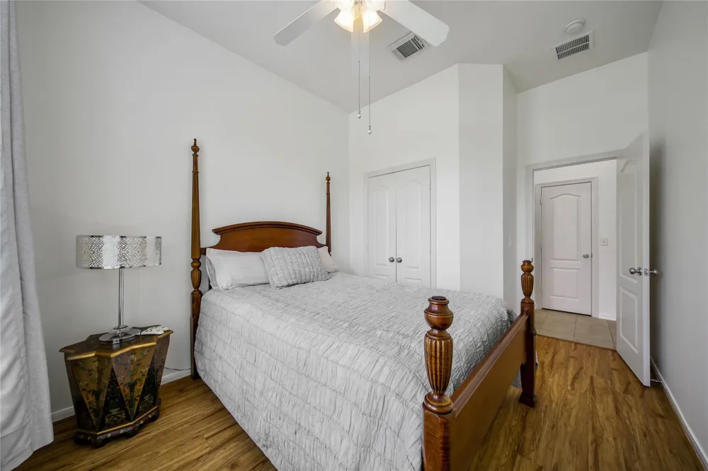 3330 Knollcrest Lane Pearland, TX 77584