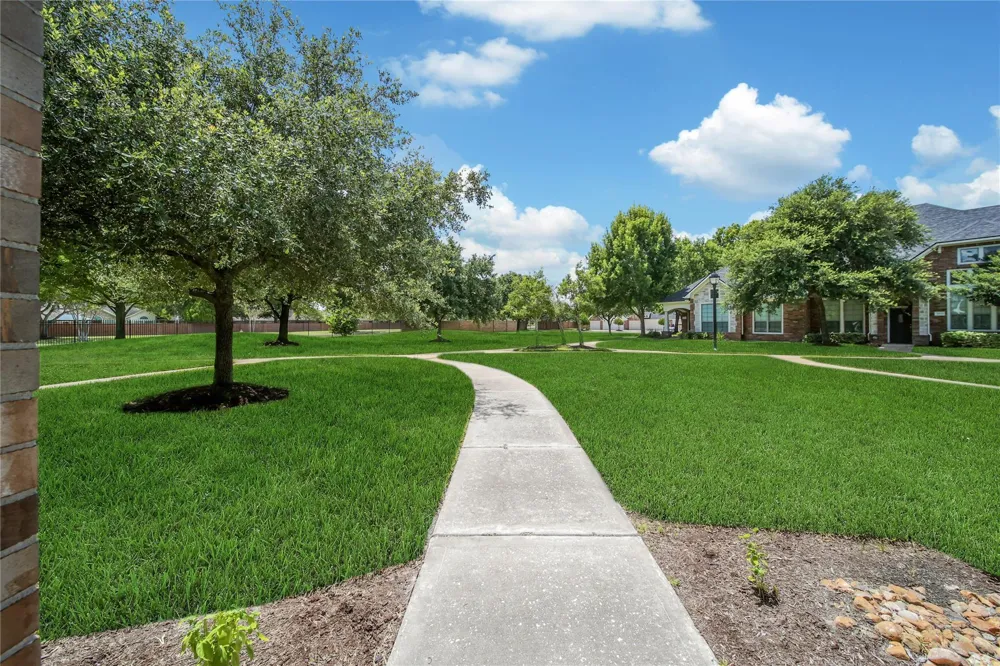 3330 Knollcrest Lane Pearland, TX 77584