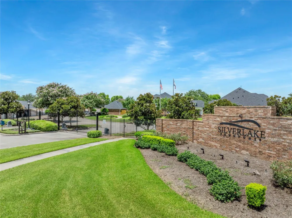 3330 Knollcrest Lane Pearland, TX 77584