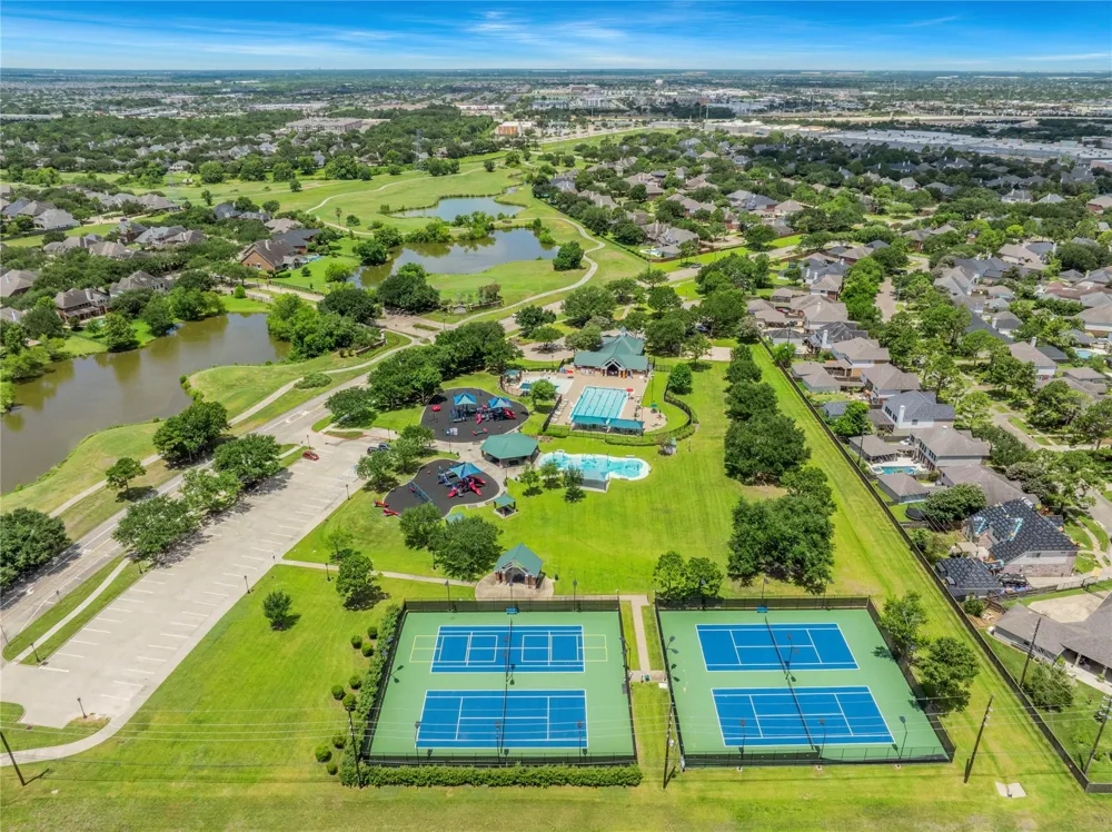 3330 Knollcrest Lane Pearland, TX 77584