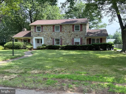 8 COLONIAL DRIVE