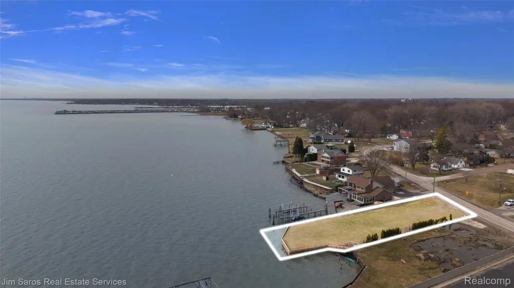 37340 Jefferson Avenue Harrison Charter Township, MI 48045