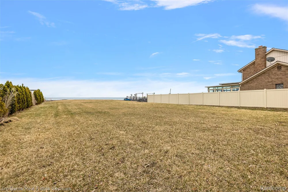 37340 Jefferson Avenue Harrison Charter Township, MI 48045