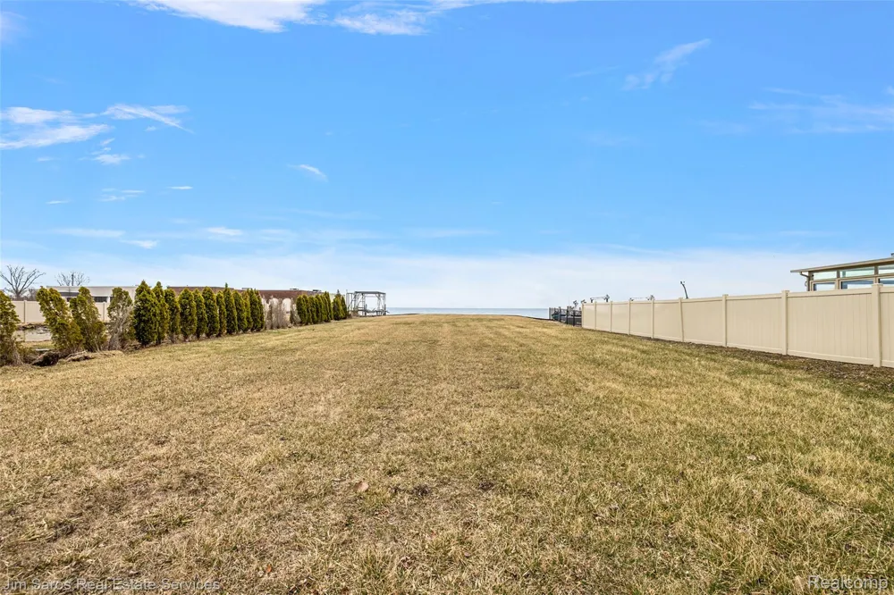 37340 Jefferson Avenue Harrison Charter Township, MI 48045