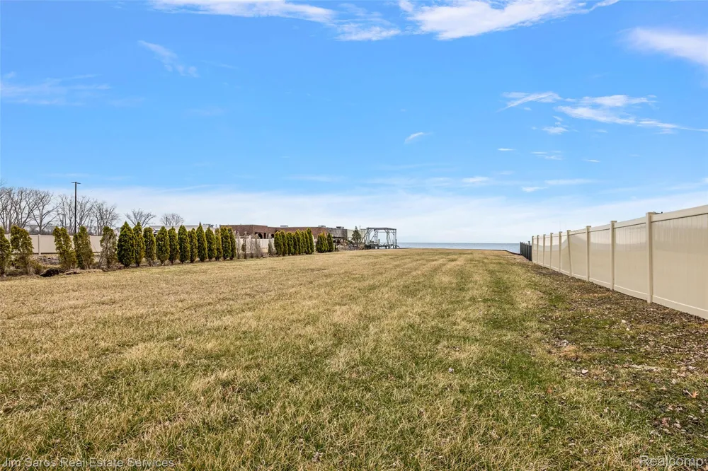 37340 Jefferson Avenue Harrison Charter Township, MI 48045